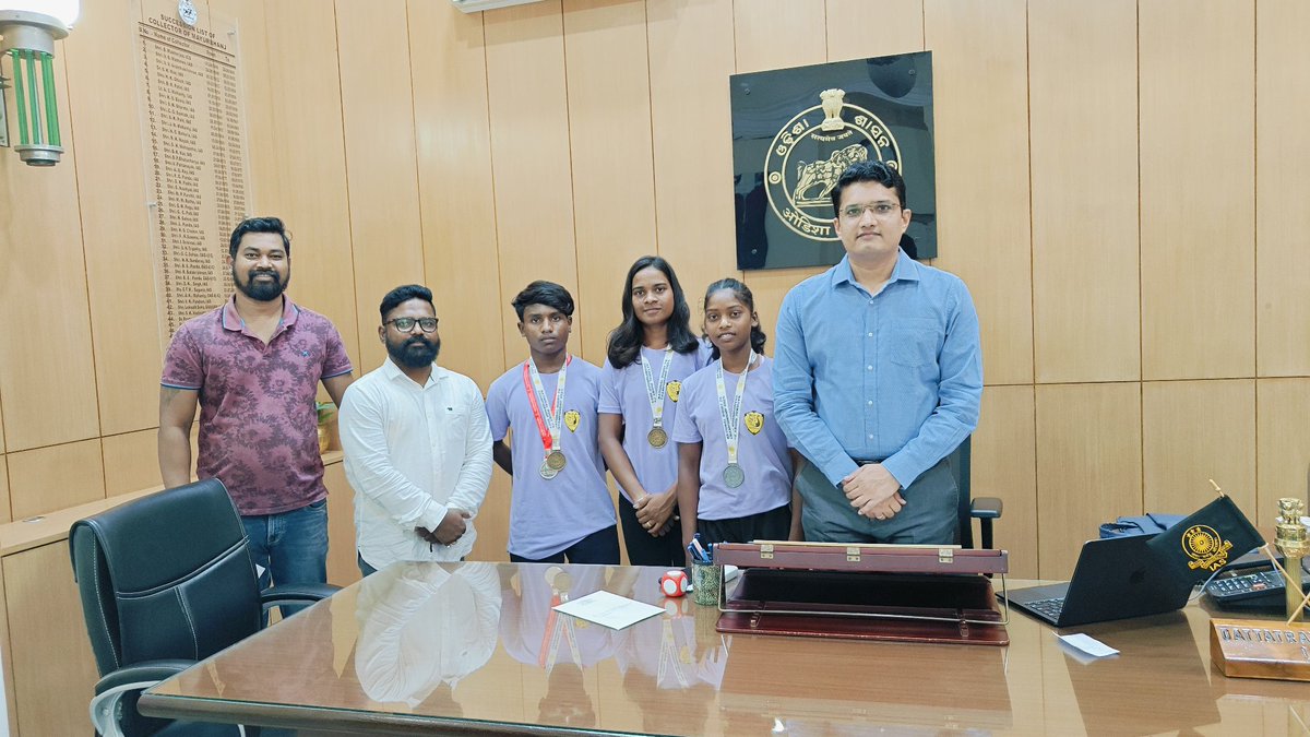 MayurbhanjRugby's tweet photo. We are very thankful to our honorable Collector, Mr. @datta_ias Sir, for inspiring our Mayurbhanj champions who were part of the Odisha team that won the National Rugby Championship 2024 held in Balewadi, Pune.
#Rugby #growwithrugby #rugbyforall #MDRFA @CMO_Odisha @MohanMOdisha https://t.co/4Z8zZjtM9m