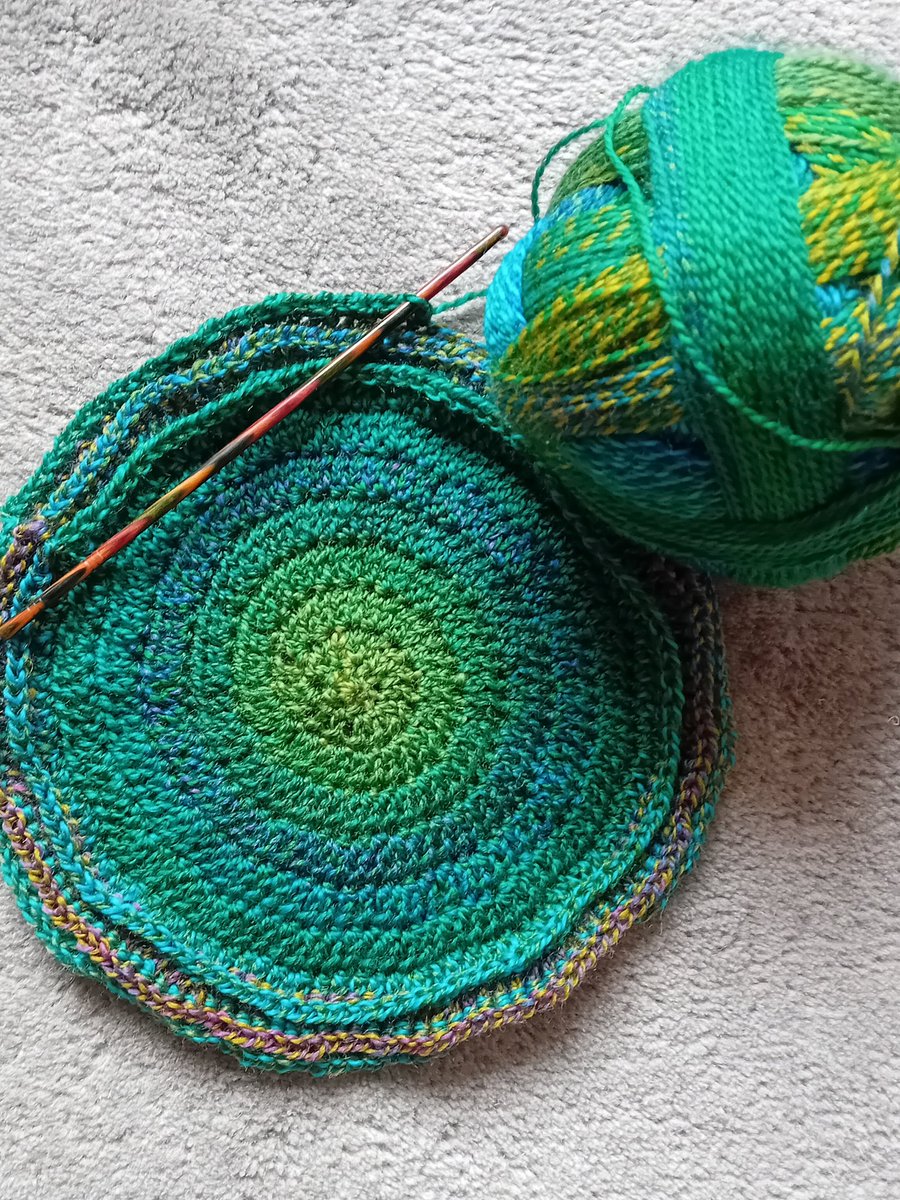 Helenintgarden's tweet image. #ThreeThingsThursday #Gratitude
1) sausages and mash on a cold day 🍽💕
2) countryside walks on our doorstep with @jazzteabeer 💚
3) Fun with #BigMathoff @mscroggs #StickerBook 📖
4) #crochet with fabulous zauberball yarn🧶
5) Bobby bean curry from @meerasodha 🍽