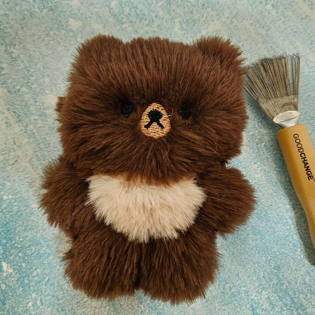 털찐이 공익트윗💕
오래 데리구 다녀 꼬질꼬질해진 털찐이 또는 털인형 칭구들은 헤어브러쉬 클리너로 빗질해주면 좀 갠춘해져요~
전ㅡㅡㅡㅡㅡㅡㅡㅡ>후