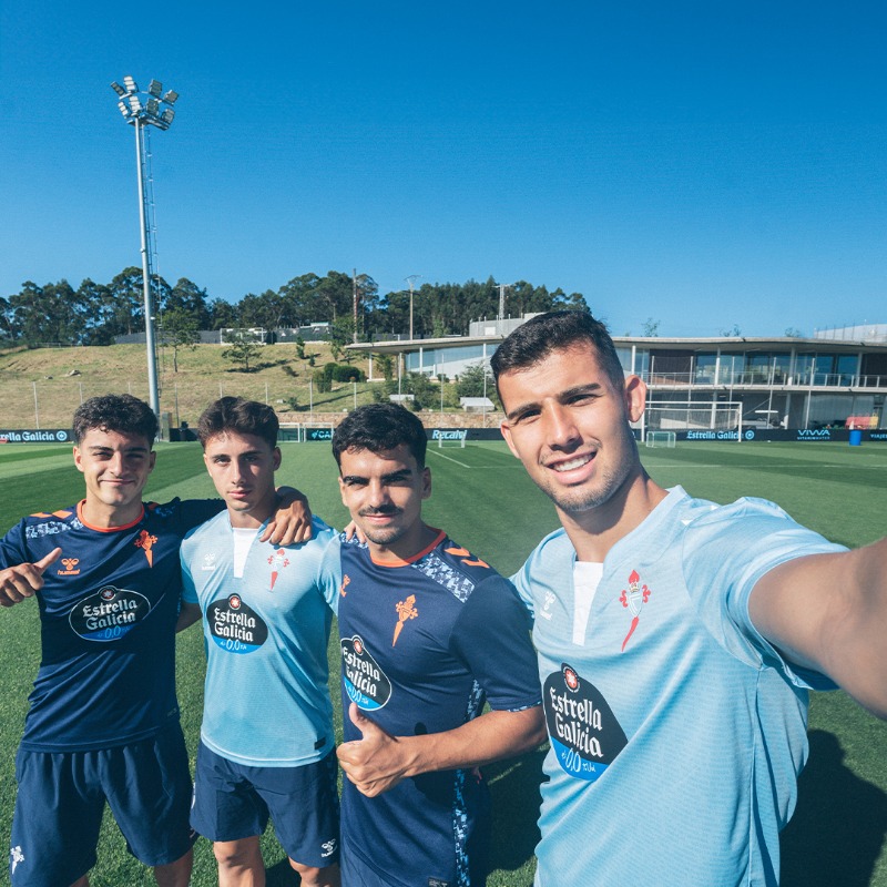 RCCelta's tweet photo. 𝗢𝗙𝗜𝗖𝗜𝗔𝗟 📣 𝑵𝒂𝒅𝒂 𝒆́ 𝒄𝒂𝒔𝒖𝒂𝒍𝒊𝒅𝒂𝒅𝒆!

🩵 Carlos Domínguez, Damián Rodríguez, Pablo Durán e Hugo Álvarez únense ao primeiro equipo do #RCCelta.

🙌 Moitos parabéns, canteiráns!

#OrgullodeCanteira