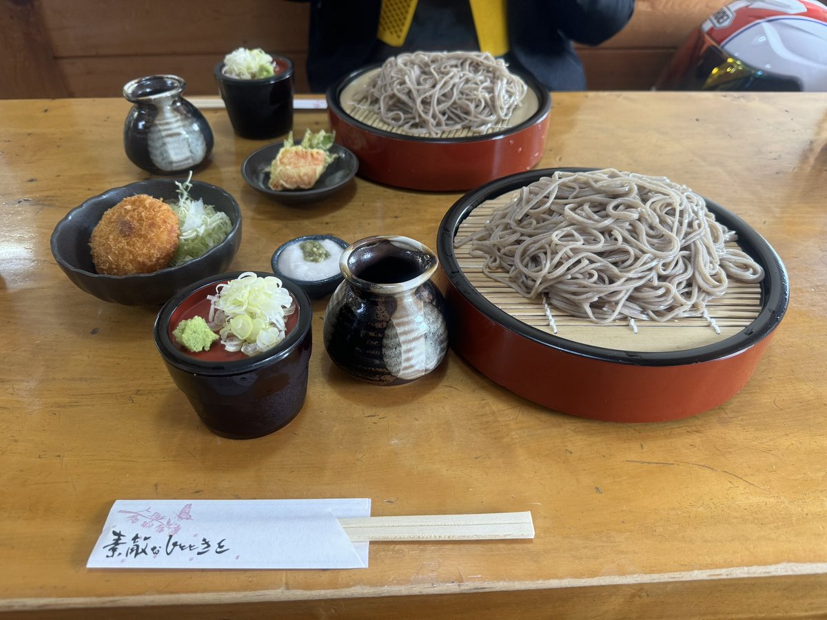 今日は久しぶりに仲間と休みが合ったので木曽の開田高原へ。
名物の蕎麦を食べてきました😊
いよいよ梅雨も明けて夏本番😆💦💦
今年もバイクにたくさん乗れるかなぁ…😌