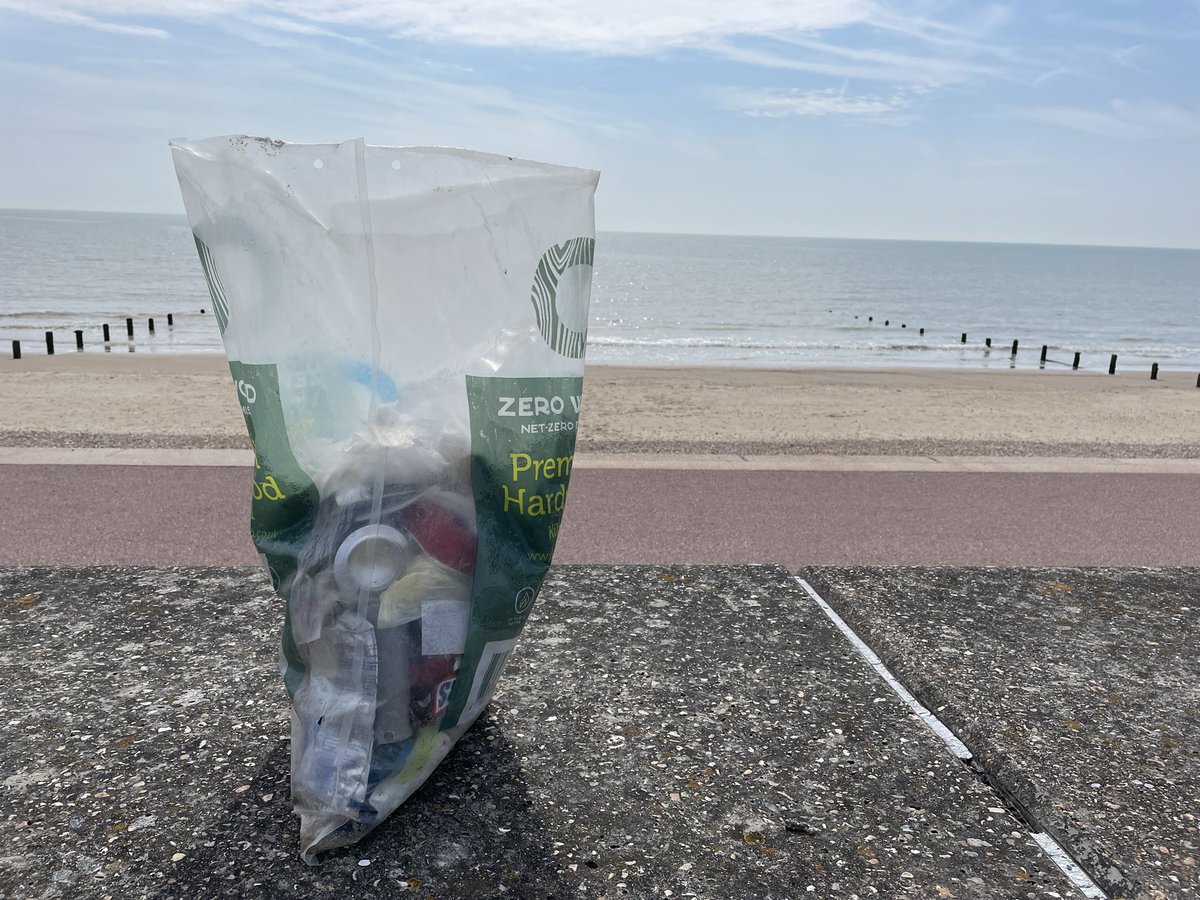 Clairie21's tweet image. Another day, another beach clean #lazy #rubbish #strangestfinds #takeithome #loveyourbeach #plastic #recycle