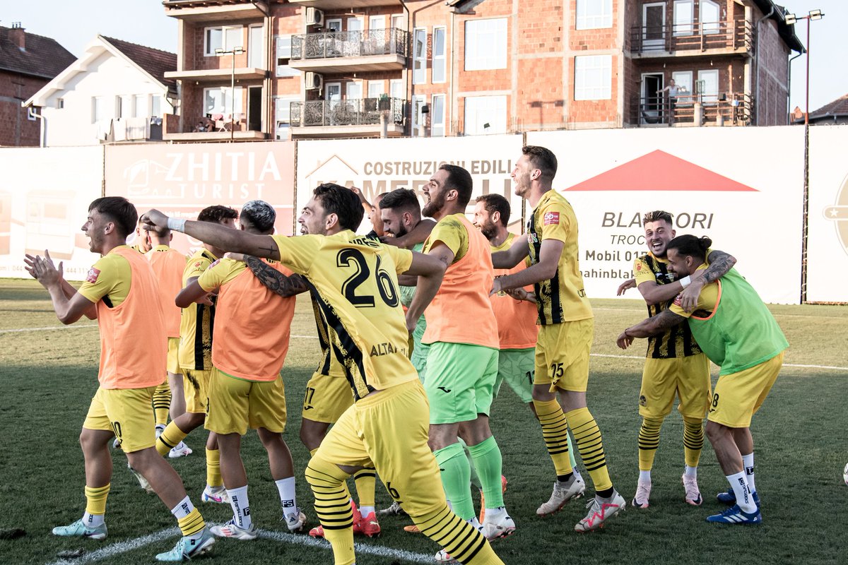 🟡⚫ Ens estrenem a la Champions League de la millor manera possible, per la porta gran 

#somiarengran 
#somcolomencs 
#ForçaUE🐿️ 
#championsleague