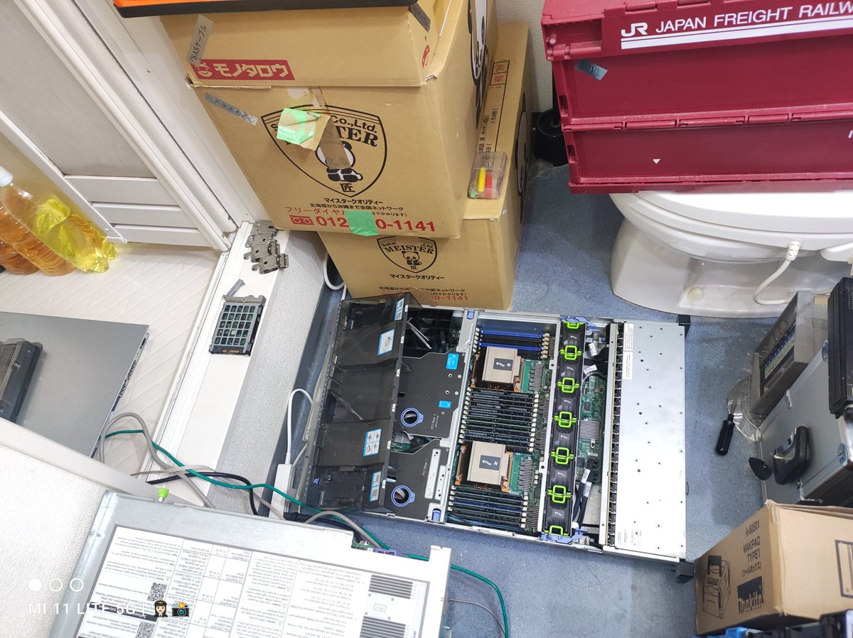 IchikawaYukko's tweet image. 👩🏻✈️お風呂場の入口でサーバ機分解ちう〜〜(ぉ #CiscoUCS