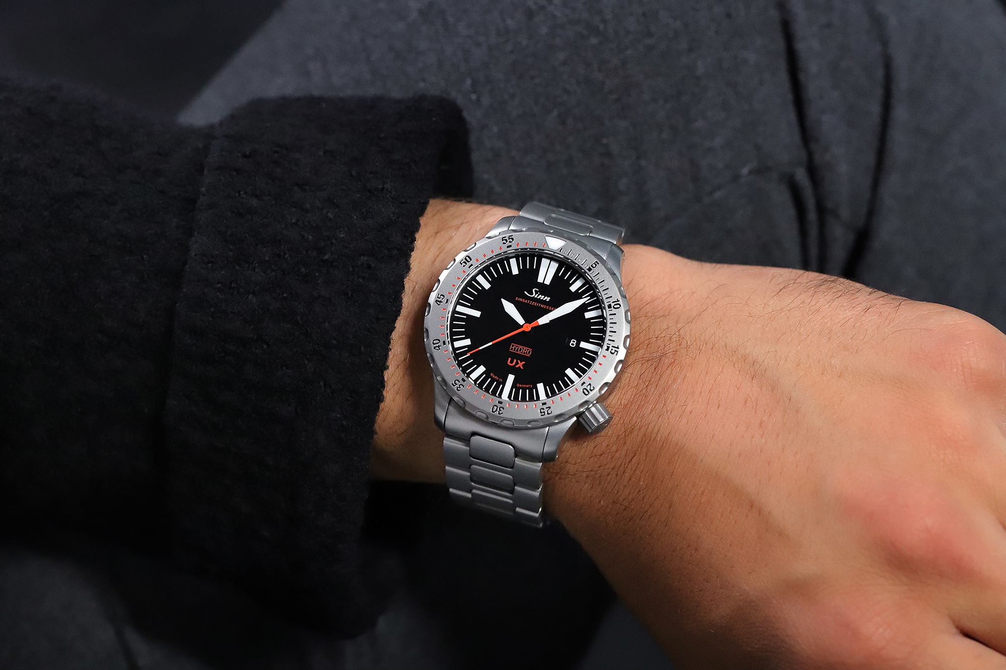 Sinn Spezialuhren on X Diving watch UX EZM 2B the Mission Timer for Special Operation Forces. Worn with solid bracelet on a 7.1 wrist the UX with 44 mm case measures