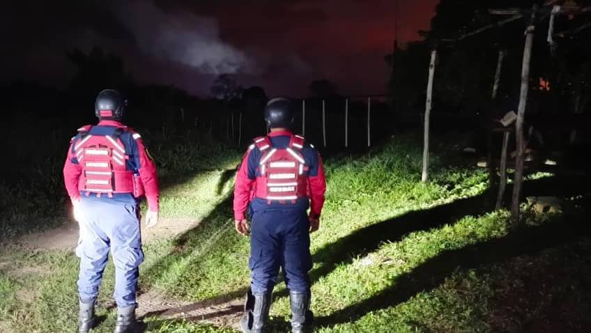 Las labores de extinción del Sistema de Gestión de Riesgos en incendio de tubería de gas PDVSA, carretera Anaco Cantaura, producto de acciones de sabotaje, garantizó su extinción total. Se amplían las investigaciones para capturar a responsables y poner a orden de tribunales.