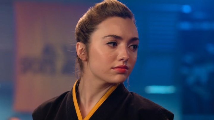 entendam NUNCA que robby keene da s4 faria isso com a tory.. esse homem beijava o chão que ela pisava, ele perdeu a luta e mesmo assim foi apoiar ela... QUE ÓDIO DESSE ROTEIRO DESGRAÇADO