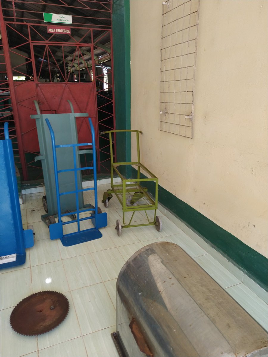 EmpDpto16363's tweet photo. En la Empresa de Talleres Agropecuarios Granma. Exposición propia de algunas de sus líneas de producción. #GelmaProduciendo.             #ConSelloPropio. https://t.co/nNFCN6vccP