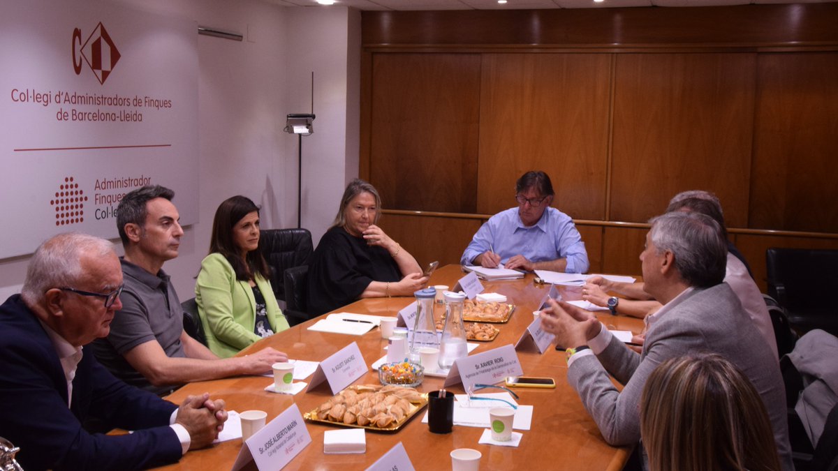 CAFbcn_lleida's tweet photo. 📢 Nova reunió focal per per l'Estudi de tendències al sector de l'Administració de Finques, a 5 anys, que el Col·legi realitza conjuntament amb l'escola de negocis EADA.

🤝Aquest cop ens hem reunit amb empreses i entitats per atendre les seves necessitats i demandes, per així conèixer les tendències i els escenaris de futur per al sector de l'Administració de Finques.

#Barcelona #Lleida #CollegiAdministradorsFinques #agenda #AFcollegiats #AFcolegiados
