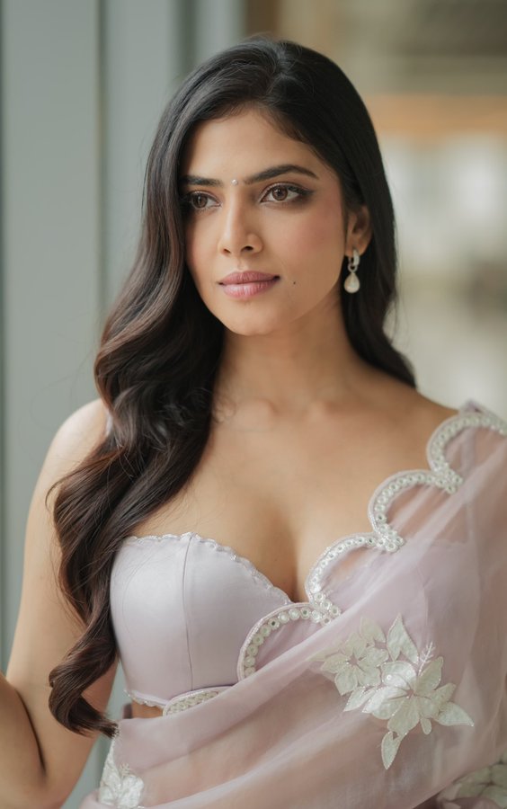 GSwv3aJW0AAeE_a?format=jpg&name=900x900