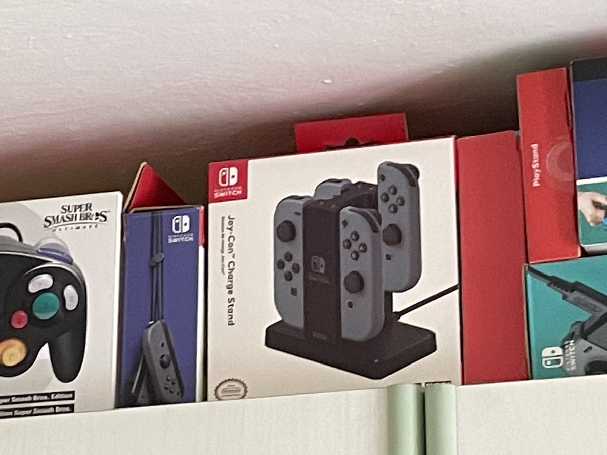 KerbsZornell's tweet photo. @NintendoEurope Sure, but Hori made it 7 years ago and it can charge 4 joy cons at once 🤔 https://t.co/c4poExMdum