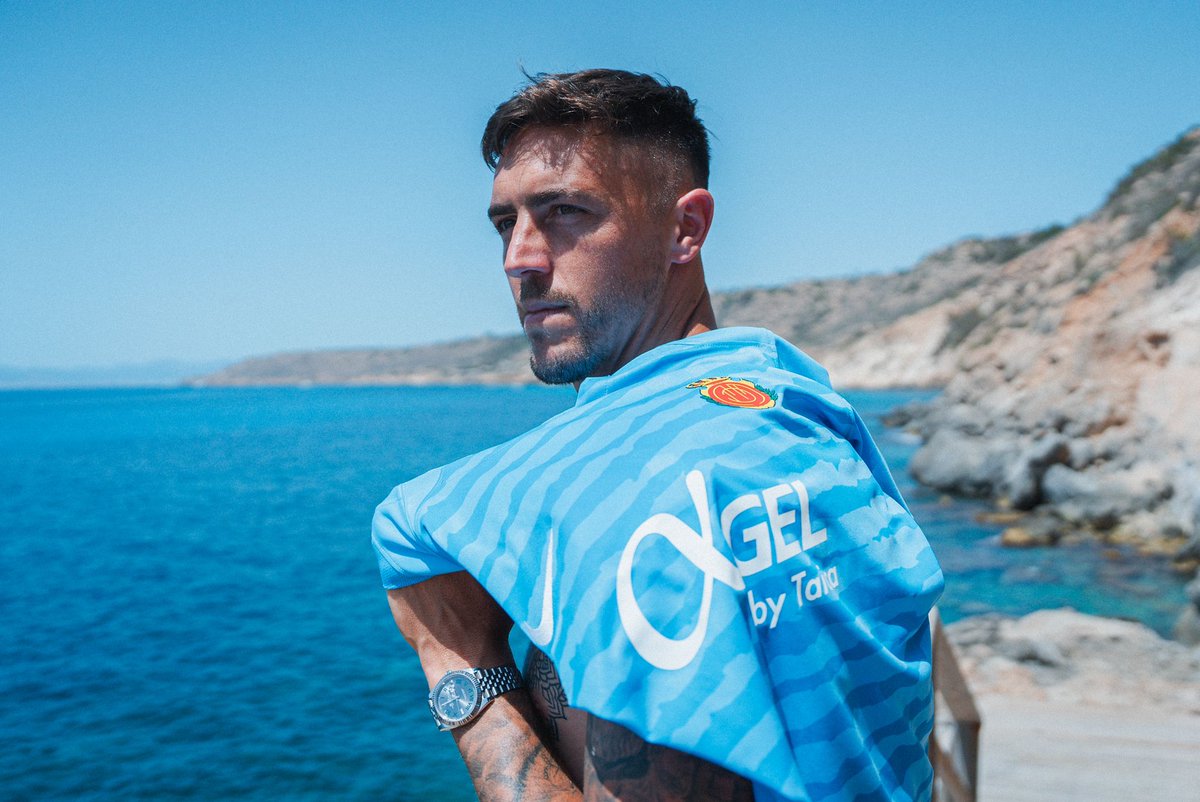 RCD_MallorcaEN's tweet photo. #LaNostraMar 🌊💙
#OurSea

🆕 We present our third kit for the new season. https://t.co/dc2HHe7f0I