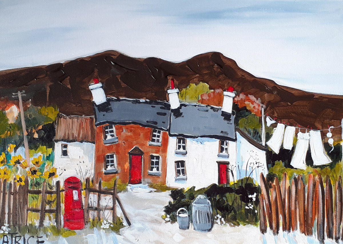 New work by Beatrice Williams just arrived. The iconic castle of Carreg Cennen, viewed from a distance, (O Belltar) and a charming cottage on a quiet news day ( Aros am Newyddion).
orielmimosa.com/beatrice-willi…