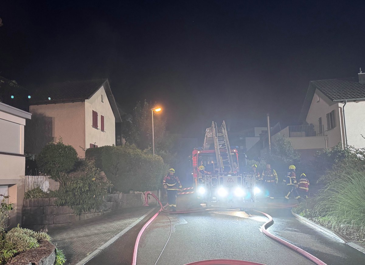 Am Donnerstagmorgen, 18.7.24, ist eine Rentnerin bei einem Brand in Lachen ums Leben gekommen. Drei Personen konnten das Haus unverletzt verlassen. Warum das Feuer ausgebrochen ist, steht noch nicht fest. bit.ly/46bN0hx

#kaposchwyz #kantonspolizeischwyz #polizeischweiz