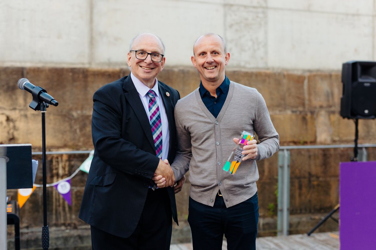 eonmedia's tweet photo. We are proud to have received an award from Bondholders in recognition of our support of 20 years or more at the 30 Years of Bondholders celebration event. Here’s to the next 30 years! @futurehumber #30YearsofBondholders https://t.co/BdRM3KXWjI