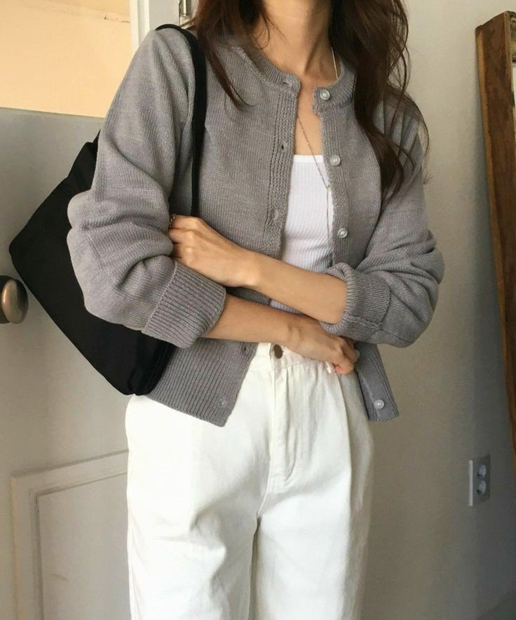 fl0o0wery's tweet photo. ♡⃕  outfits with cardigan

— a thread https://t.co/lCSu1MWj5r