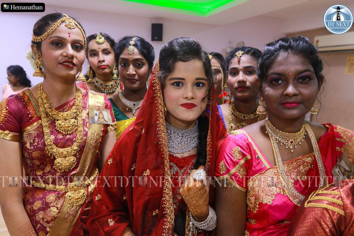 dt_next's tweet photo. Students of Sri Kanyaka Parameshwari Arts and Science College donned traditional attires, showcasing their rich #culturalheritage and traditions during an #intercollegecompetition.

📸@_Hemanathan_

#dtnext 
#college #tradition https://t.co/zkwg583OcW