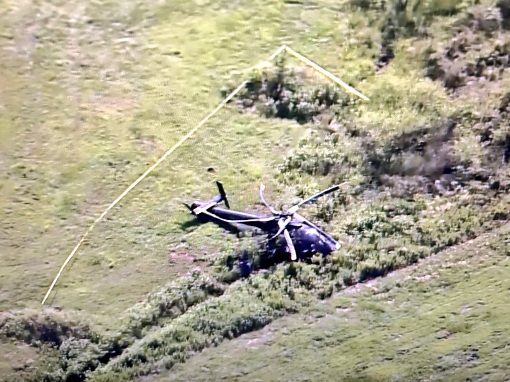 ivancp25's tweet photo. #AccidenteAéreo de un helicóptero #MD600 (N609RP) de la policía cerca del Lago Eagle, #Texas, #USA 🇺🇸. 6 ocupantes. 5 heridos. Pertenece a la Oficina del Sheriff de #HarrysCounty. Realizó un aterrizaje muy fuerte durante unos entrenamientos nocturnos con un equipo #SWAT. 17-07-24 https://t.co/hvpSYEGxjc