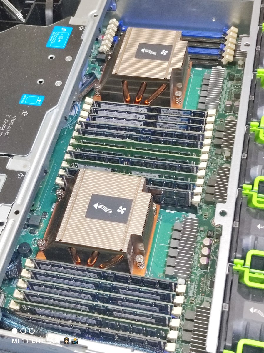 IchikawaYukko's tweet image. 🙋🏻♀️8GB×6slot×3group = 144GBにしたっ!外した16GBのメモリは別のマシンに流用〜〜
🙍🏻♀️💦お部屋暑い……… #CiscoUCS
