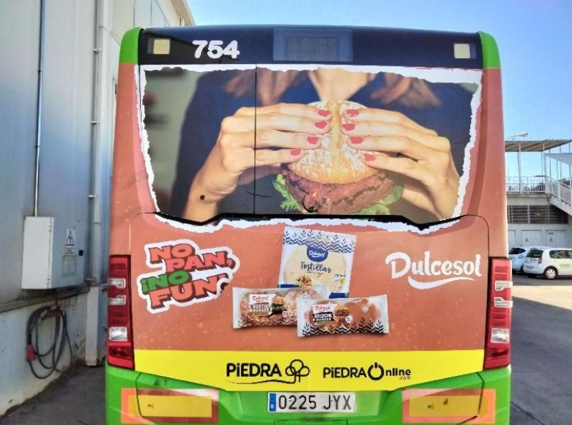 vickyfoods's tweet photo. 😀Seguimos potenciando la campaña #NoPanNoFun de nuestra marca #Dulcesol a través de los autobuses vinilados que veréis circular por las calles de Córdoba. 

😊La iniciativa celebra el placer de comer con las manos, y si es probando nuestra amplia gama de panes para hamburguesas, perritos y ahora también tortillas de trigo, aún mejor.