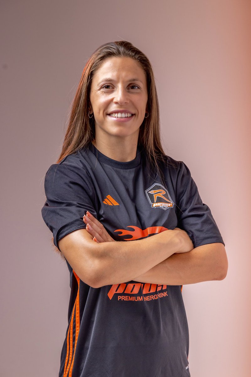 racingpower_fc's tweet photo. ✍🏼 Renovação 

Beatriz Rodrigues continua de 🟠⚫️! 

#raçaquererunião #orangeisthenewflame
#federacaoportuguesadefutebol #futebolfeminino #RacingPowerFC #adidas #desportiva https://t.co/Y19KZwG1Rb