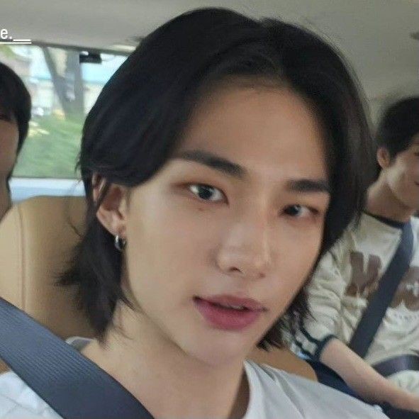 RocketNoodle1's tweet photo. I love this man so damn much that i'll always stick by his side no matter what! 
#AlwaysWithHyunjin
#WeLoveYouHyunjin
#ForeEverWithHyunjin https://t.co/281fZirLpS