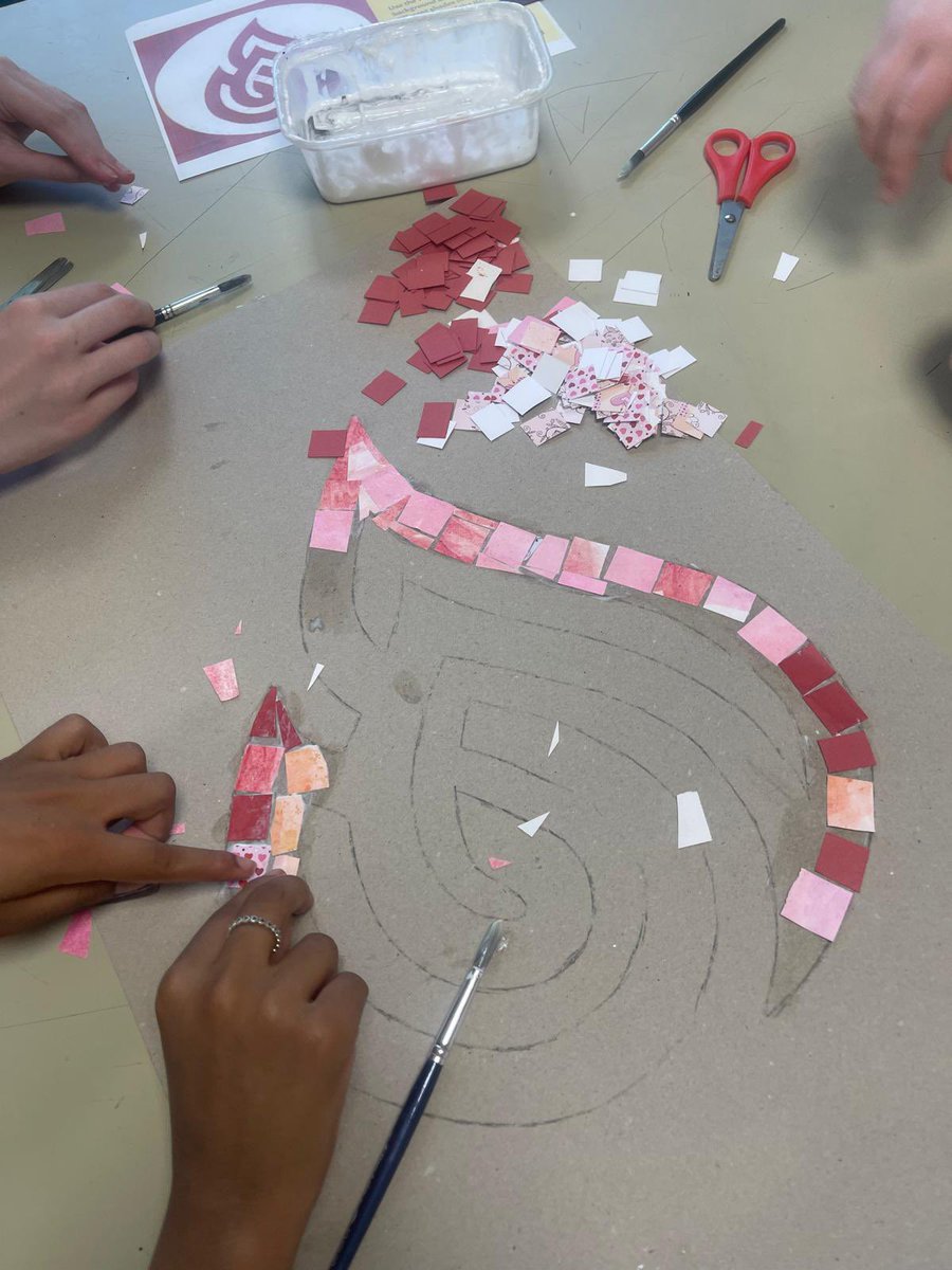 Y7 are making Greek mosaic artwork for their House Team logos. Mr Talbot will be very happy with these Ignis mosaics! #StreetlyCultureDay