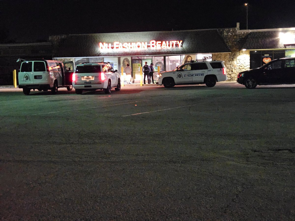 DrewMitchellTV's tweet photo. @SLMPD and @stlcountypd working seperate business burglaries overnight. Nu Fashion Beauty in south St. Louis and Family Dollar in Jennings @KMOV https://t.co/PQiShYCXnB