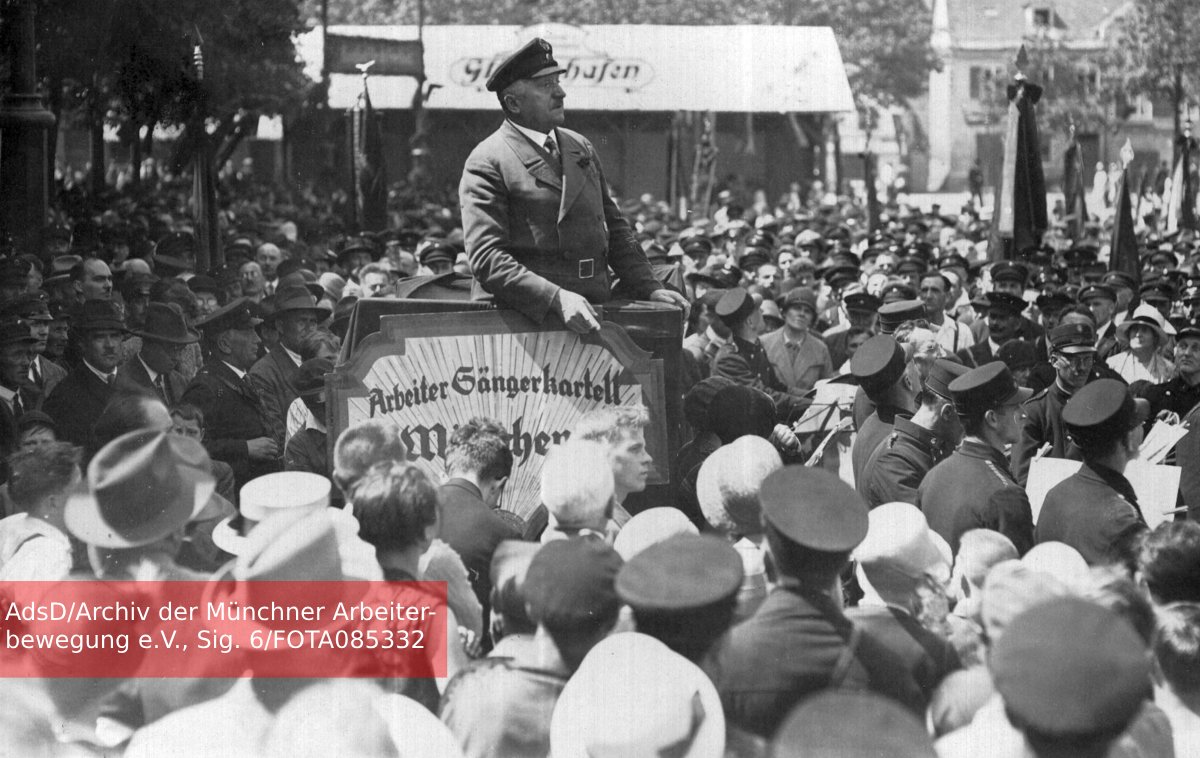 FEShistory's tweet photo. Heute vor 150 Jahren, #andiesemTag 1874, kommt Otto Hörsing im ostpreußischen Groß-Schilleningken zur Welt. Mit 31 wurde er Mitglied der SPD, 1924 initiierte er die Gründung des @Reichsbanner Schwarz-Rot-Gold. Sein Nachlass liegt bei uns im Archiv. https://t.co/UuEBqb4ac6
