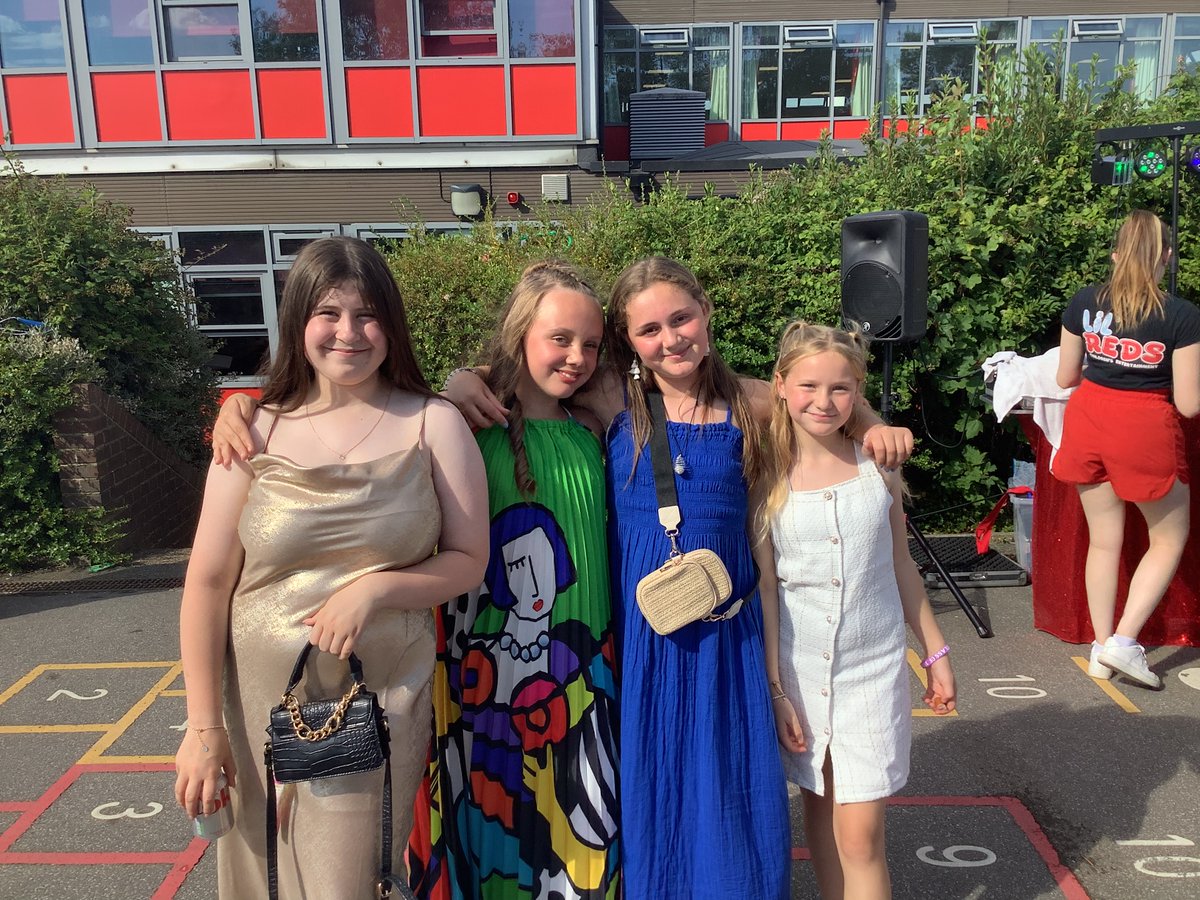 HilltopJun's tweet photo. More from the Year 6 leaver’s disco. https://t.co/90Taanfnuw