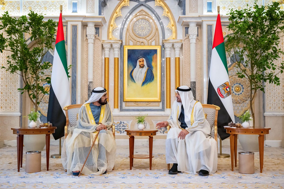 HamdanMohammed's tweet photo. نعاهدكم بأن نؤدي واجباتنا بالأمانة وأن نرعى مصالح شعب الاتحاد رعاية كاملة وأن نستمر على خطى الآباء المؤسسين في الإخلاص والبناء.. حفظ الله دولة الإمارات العربية المتحدة قيادةً وشعباً https://t.co/Rife7t1tgl