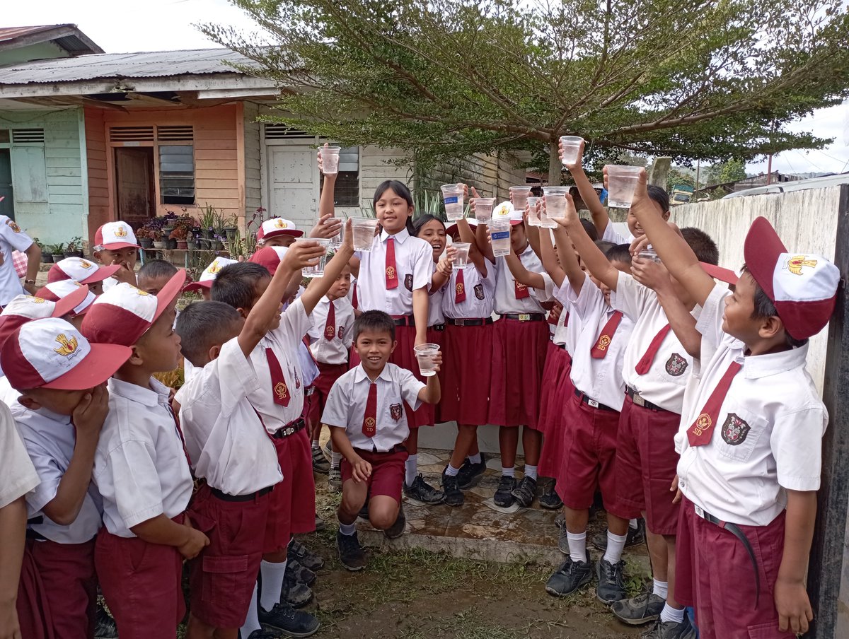 way_mitra's tweet photo. Thank You @PDJF_dk and @water_mission 🙏, The Children and Kuta Gugung Community have a access to safe water . #waterbuilds #Hope https://t.co/oP7L6p6stH