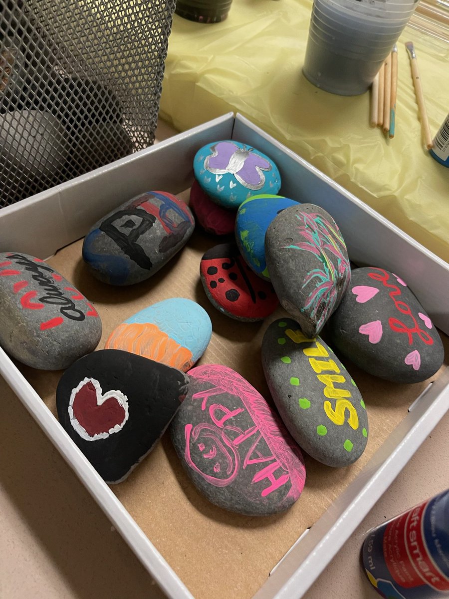 SeymourTeach's tweet photo. @LansdowneViking are not only #HereForIt, but our brain breaks include painting rocks for our Kindess Rock garden to go around our @LtlFreeLibrary. #DoGreatBeGreat @BCPSOSSS @S_Mustipher @HRCWooldridge @foundationbcps https://t.co/DOhiS2BPCt