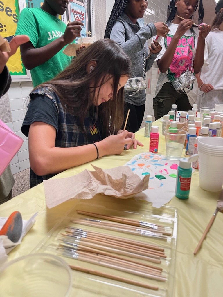 SeymourTeach's tweet photo. @LansdowneViking are not only #HereForIt, but our brain breaks include painting rocks for our Kindess Rock garden to go around our @LtlFreeLibrary. #DoGreatBeGreat @BCPSOSSS @S_Mustipher @HRCWooldridge @foundationbcps https://t.co/DOhiS2BPCt
