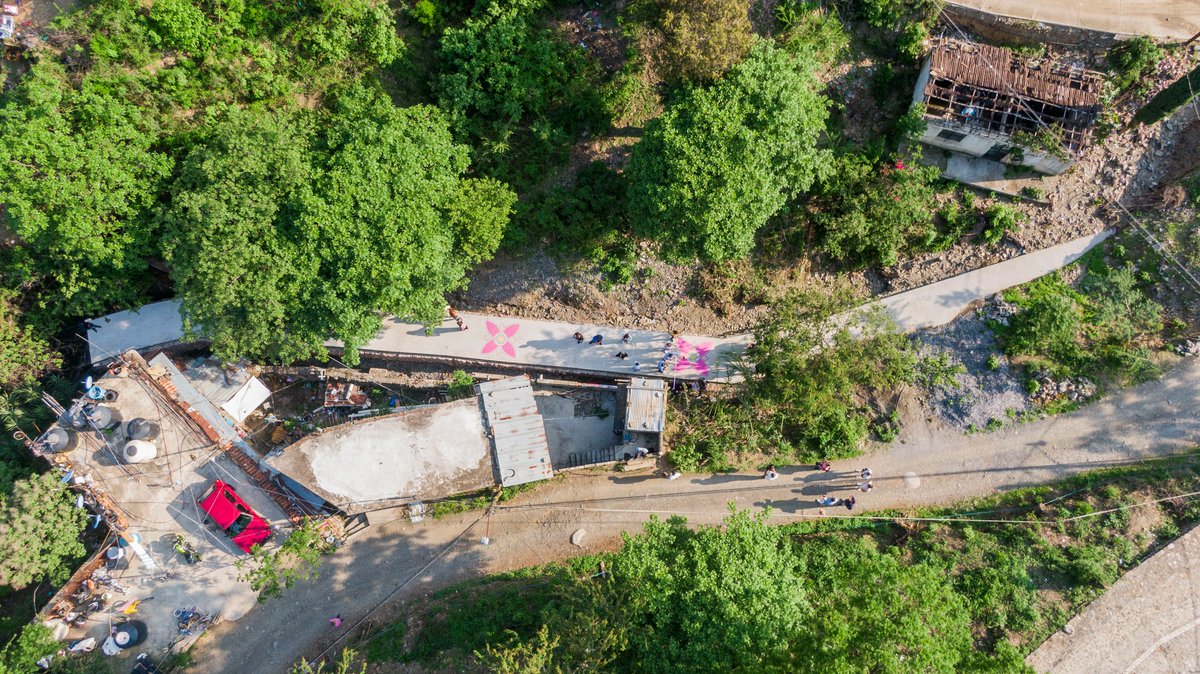 Siempre he dicho que para su servidor no existen ciudadanos de primera ni de segunda, durante mi administración no vimos colores ni tuvimos favoritos, nos dedicamos a atender las necesidades de la gente, es por ello que hemos entregado cerca de 900 obras para beneficio de todos.