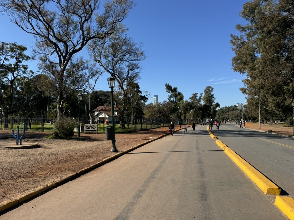jsantamariam's tweet photo. Pilas presi @nayibbukele ! Esto podría hacerse en el ex-zoológico nacional. Bosques de Palermo (Buenos Aires, Argentina). https://t.co/ykDaMZvdiK