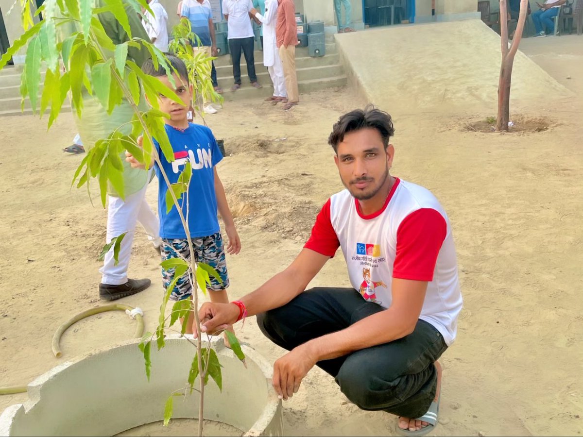 VikasP0talia's tweet image. आज ग्राम पंचायत रतनपुरा मै संस्कृति स्कूल में बुजुर्गों बच्चों। व अध्यापकों के साथ मिलकर पौधारोपण किया
#ratanpura #villege #pind #vikaspotalia