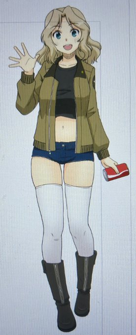 ごく当然のようにケイはヘソ出しだと思って描いてから違和感に気づく。 