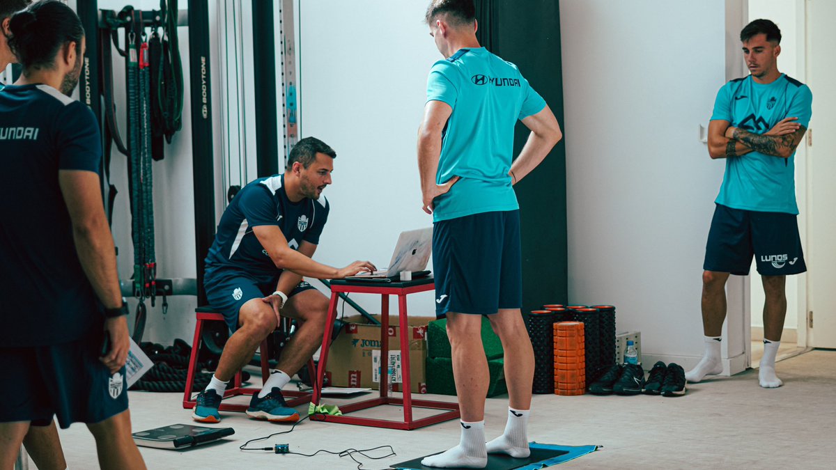 El inicio de la pretemporada.

🔗 atleticobaleares.com/arranca-la-pre…

🤍 #Sempre𝗔𝗧𝗕 💙