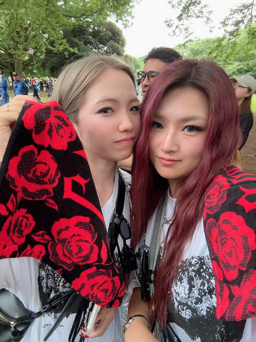 1230Sparkle's tweet photo. ちゃんみなライブまさかの3列目😭🩷🫶🏻
これは目が合ってるよね？ね？ね？
当日までめちゃくちゃ楽しみにしてたうちら🥺
グッズも沢山買ったし満足🦋
また会いたい🥺
無事に可愛いベビーちゃん産まれますように🫶🏻
#よさこい祭りin光が丘公園 
#ちゃんみな https://t.co/exlITSVcr7