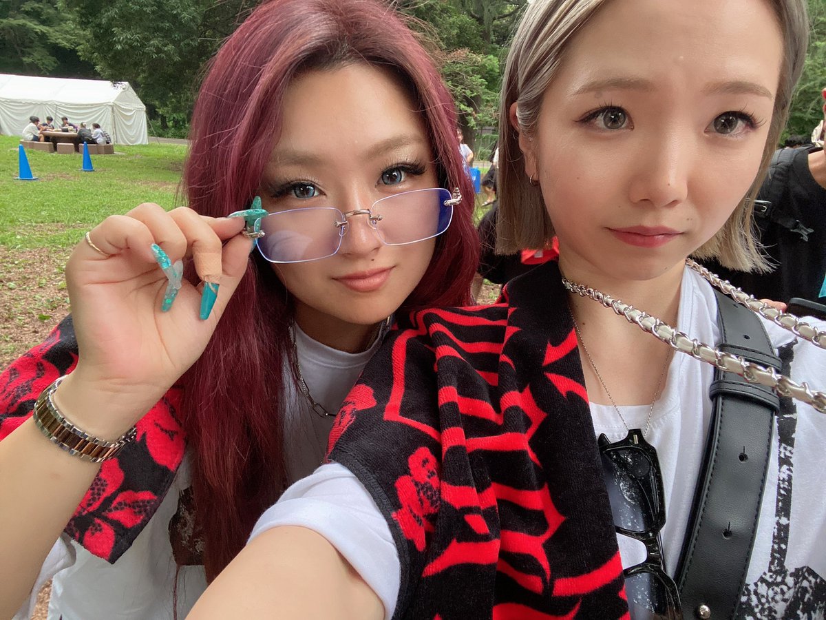 1230Sparkle's tweet photo. ちゃんみなライブまさかの3列目😭🩷🫶🏻
これは目が合ってるよね？ね？ね？
当日までめちゃくちゃ楽しみにしてたうちら🥺
グッズも沢山買ったし満足🦋
また会いたい🥺
無事に可愛いベビーちゃん産まれますように🫶🏻
#よさこい祭りin光が丘公園 
#ちゃんみな https://t.co/exlITSVcr7