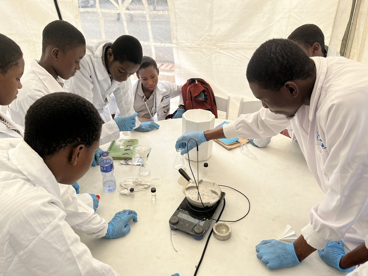 drug_innovation's tweet photo. Ans: Aspirin synthesis!ππ€
#Chemistry magic is happening! Our scientists @drug_innovation are thrilled to share the art of aspirin-making with curious students! Who knew #science could be so much fun?
@visafric1 #scienceintents
#AspirinSynthesis #ChemistryForKids https://t.co/hkabu5TfEh