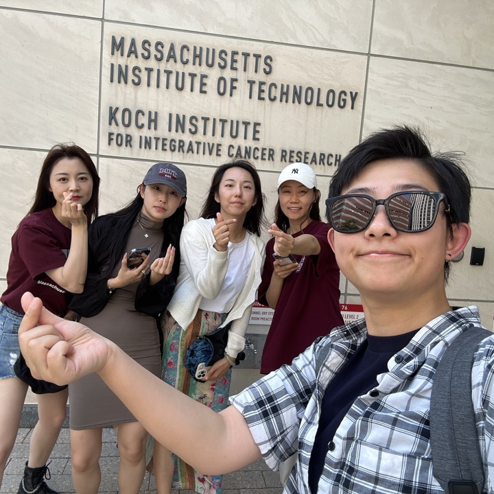 MITSloanGP's tweet photo. Rather than our traditional campus tour, @Tsinghua_Uni Immersion Program students took part in what we like to call the “Beaver Trail”!

#GlobalPrograms #MITSloan #MIT https://t.co/v65cyZmG5N