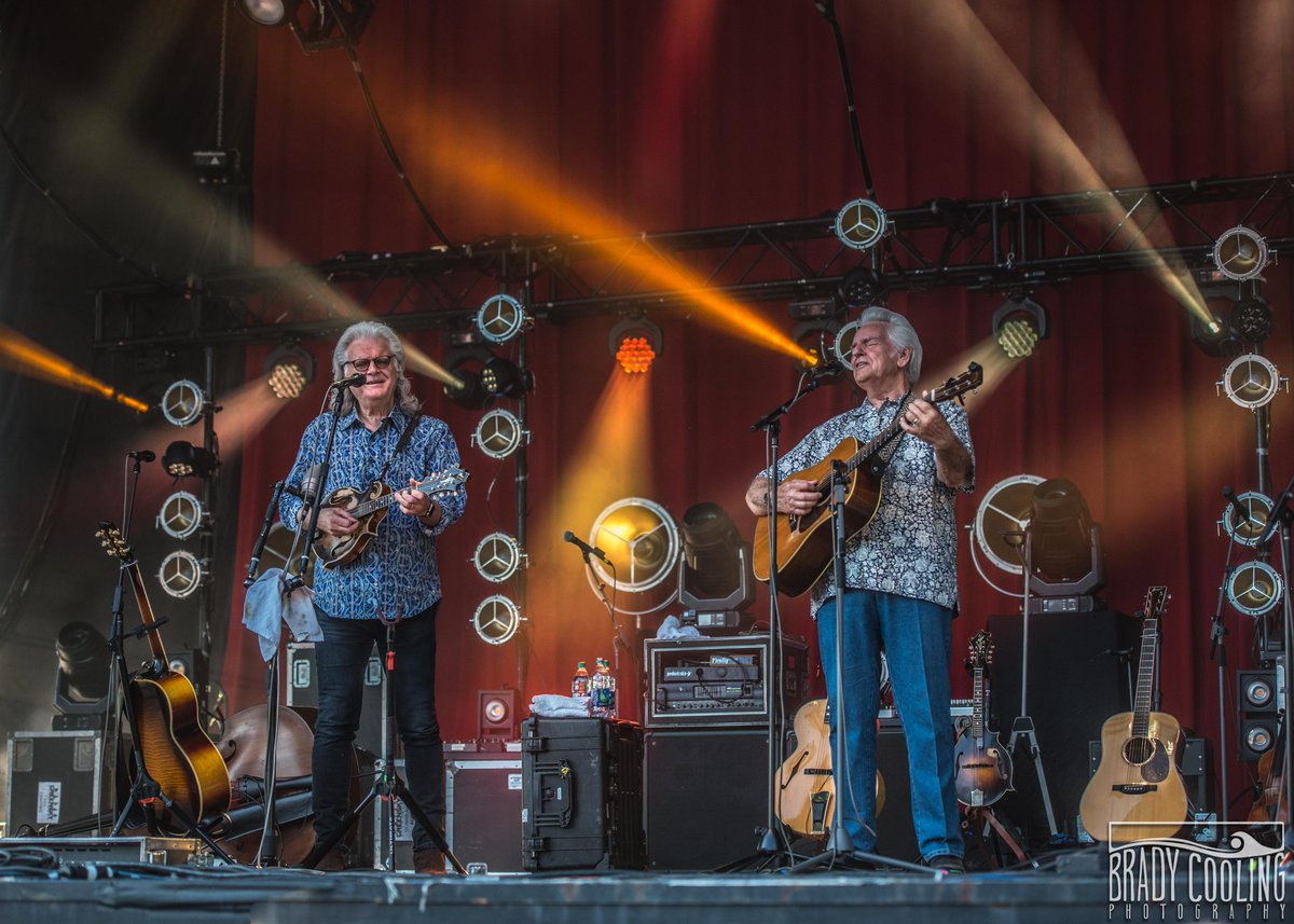 delmccouryband's tweet photo. Happy birthday to our friend @RickySkaggs! Hope it’s a good one!
📸: Brady Cooling https://t.co/UpgH8GNQ2R