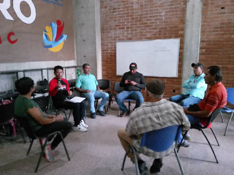 IsisDomingue2's tweet photo. En nuestros @infocentroOce, las organizaciones y movimientos sociales encuentran espacios para el saber y explorar TIC, somos el nodo de acción del poder popular, aquí desde @YAR23F.

#VenezuelaObrera
¡Vamos!
@Gabrielasjr
@LarosaInfove
@InfocentroOce https://t.co/K2T6Qde76k