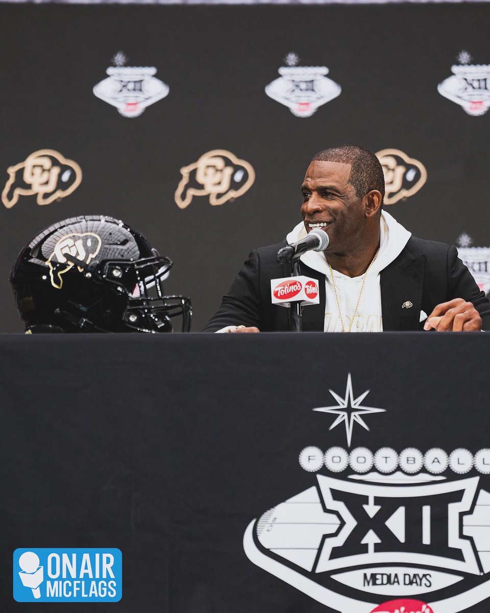 onairmicflags's tweet image. The C300S 3”x2” mic flag is one of our most popular options. 
Thank you @Big12Conference for ordering our mic flags from onairmicflags.com

#onairmicflags #bigxiiconference #cubuffs #totinos #micflag #football #pressconference