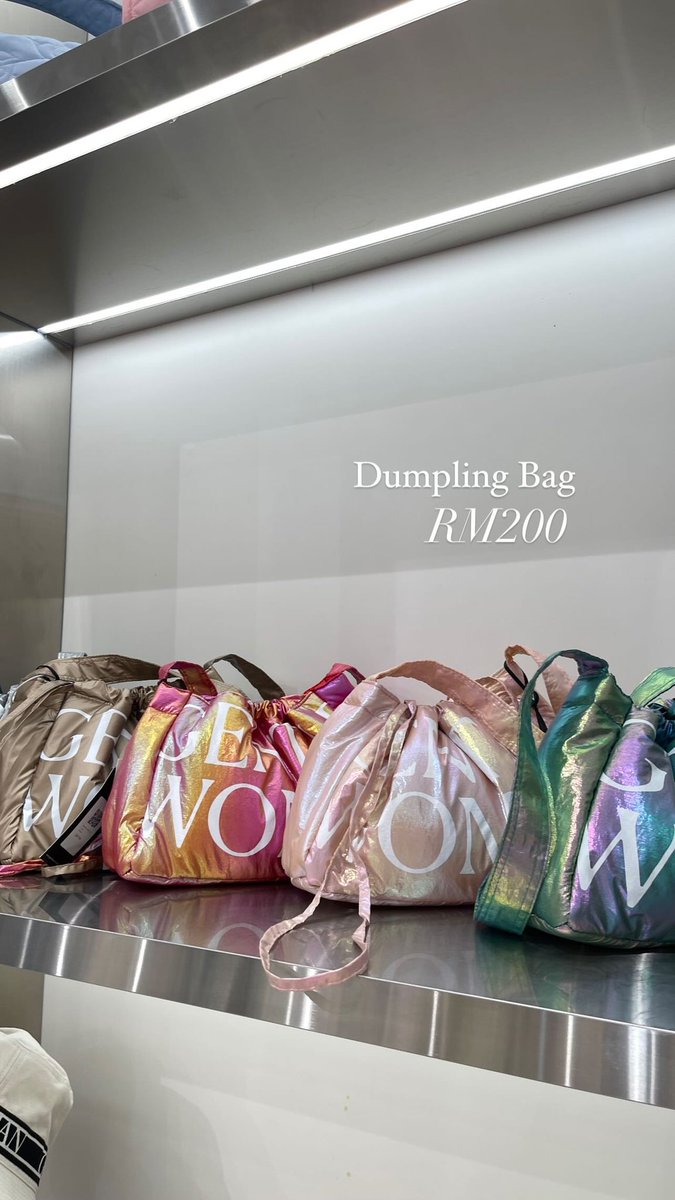 niniersln's tweet photo. Hello ninie ada open order GENTLE WOMEN handbag if nak order whatsapp ninie or DM okay. Last order esk tengah hari last okayy. RT pleasee untuk rezeki saya ❤️ https://t.co/gBegKCwLh3