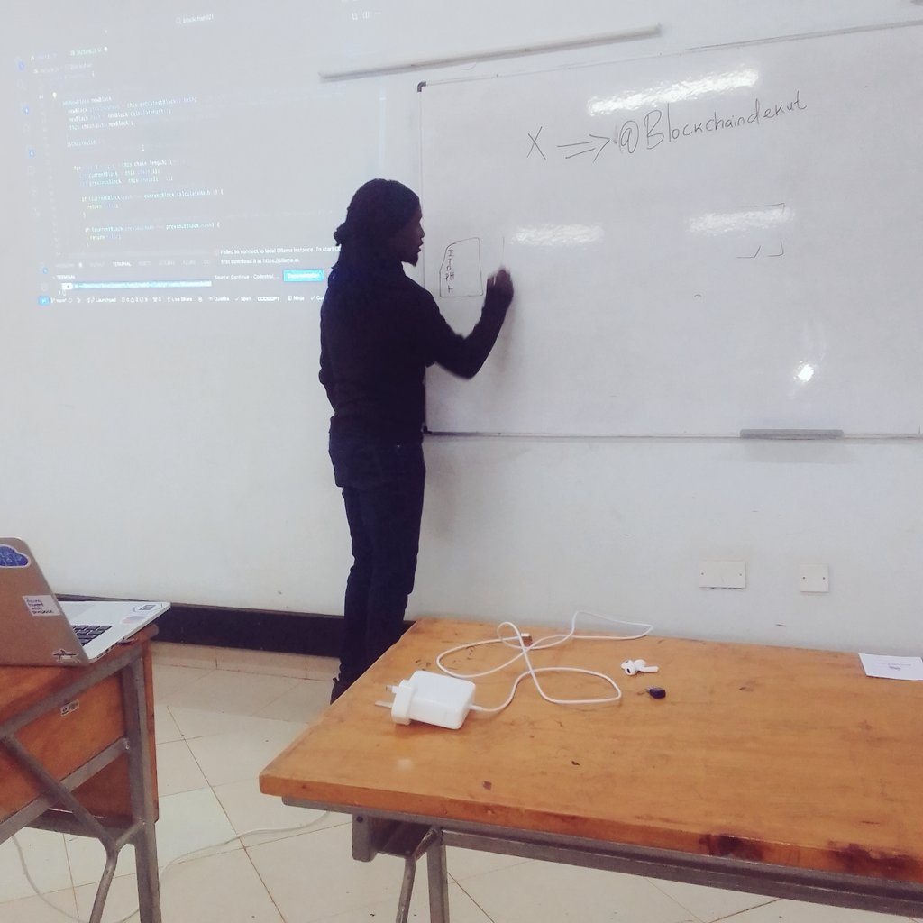 FlorenceNd87254's tweet photo. @Blockchaindekut
The session is on.
#Blockchaindekut
Creating our own Blockchain from scratch π https://t.co/ZMPnilxBDD
