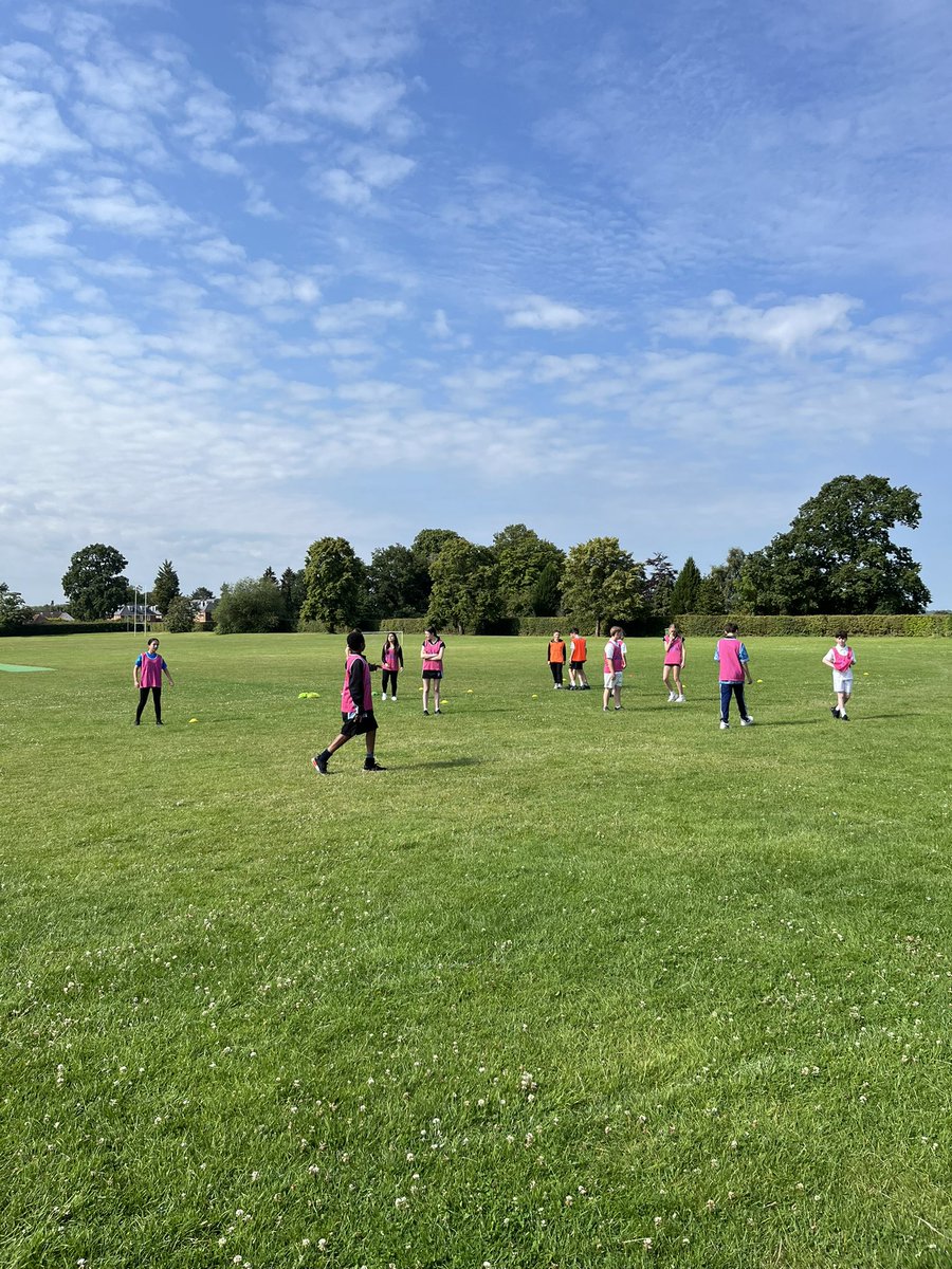ChancellorsSch's tweet photo. PE 🏃‍♀️‍➡️🏃‍➡️

Students played Dibeke. This is a South African game which cross between Bulldog, Dodgeball and Kickball. https://t.co/5r05HyBNHP