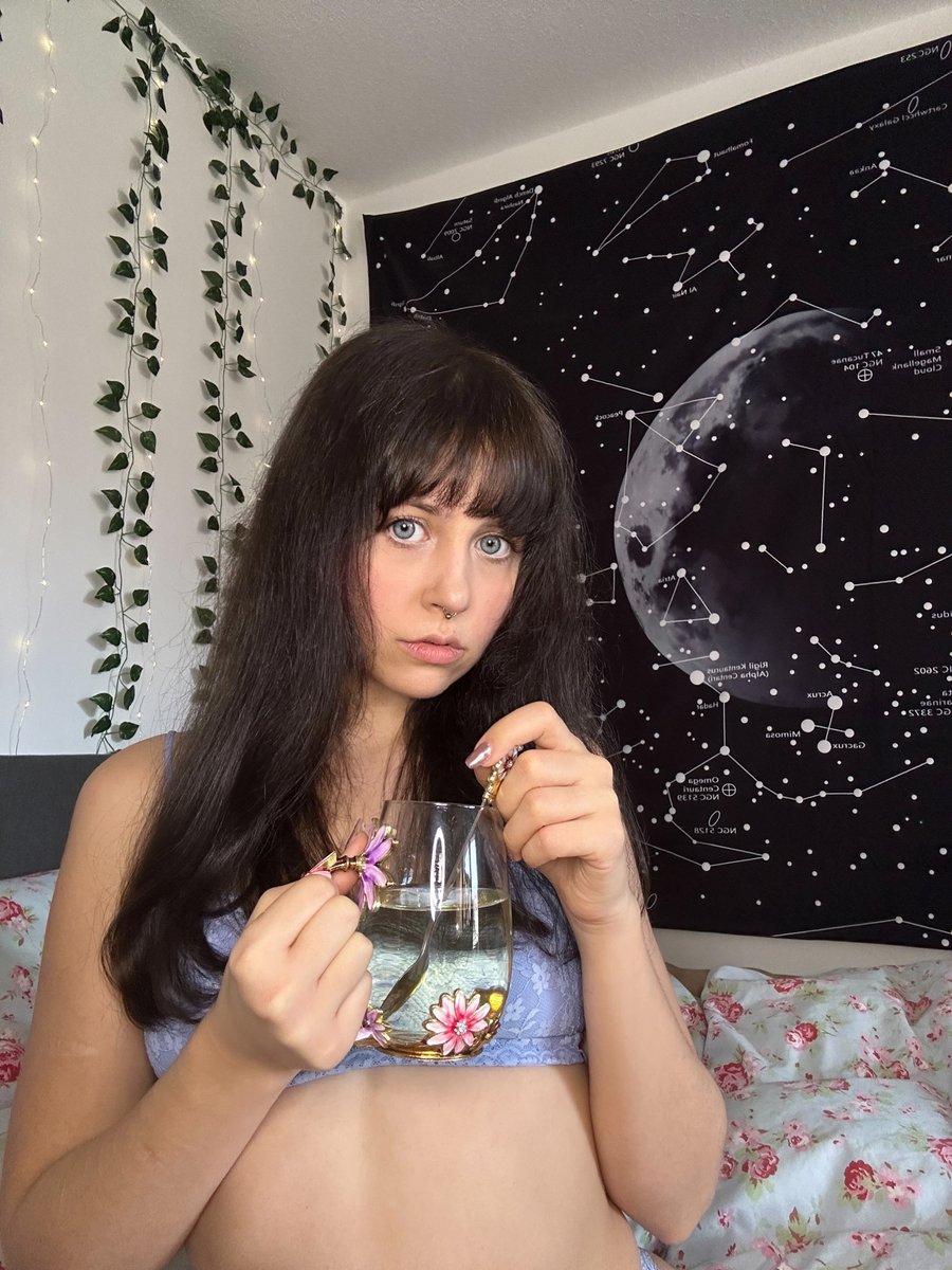 witchyy_emma's tweet photo. What drink can I offer you? https://t.co/xi5jtIrgb4